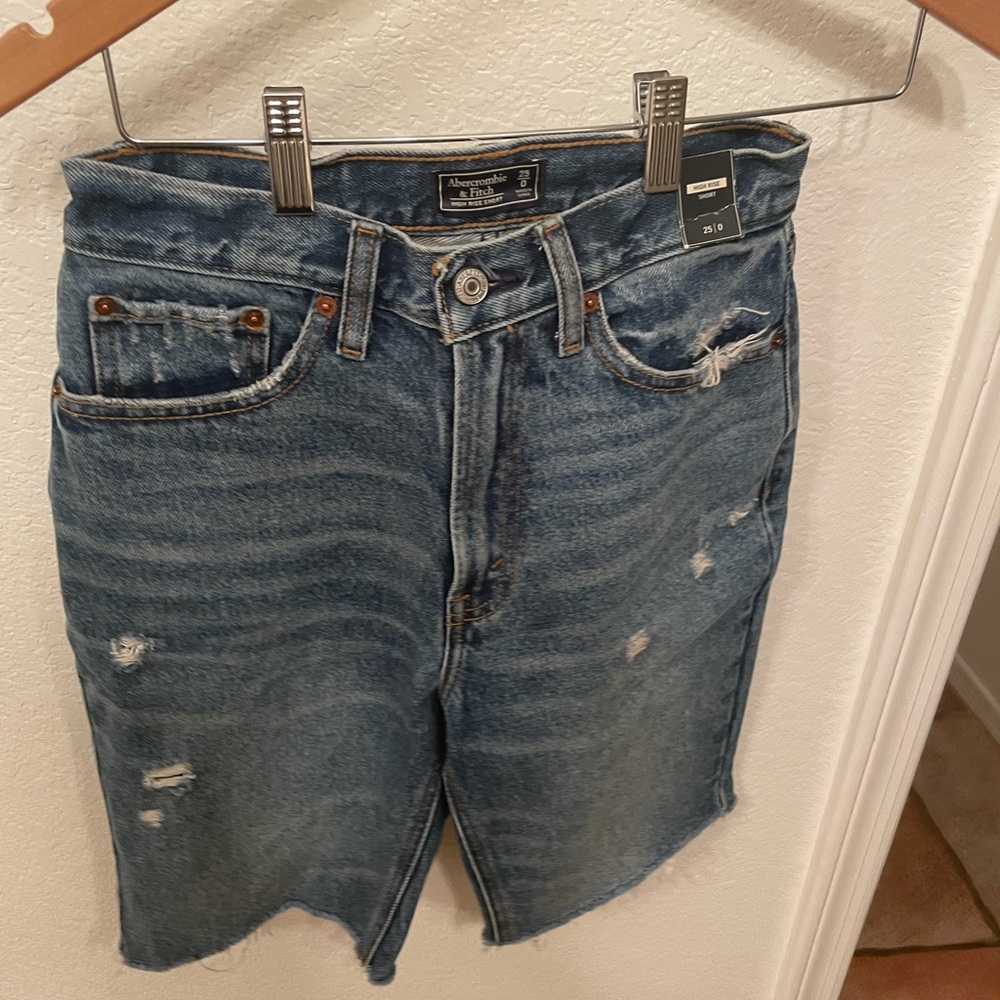 NWT High Rise Jean Short size 25